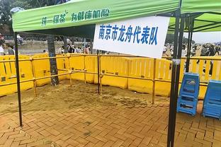 翟晓川跟腱受伤 被救护车紧急送往医院